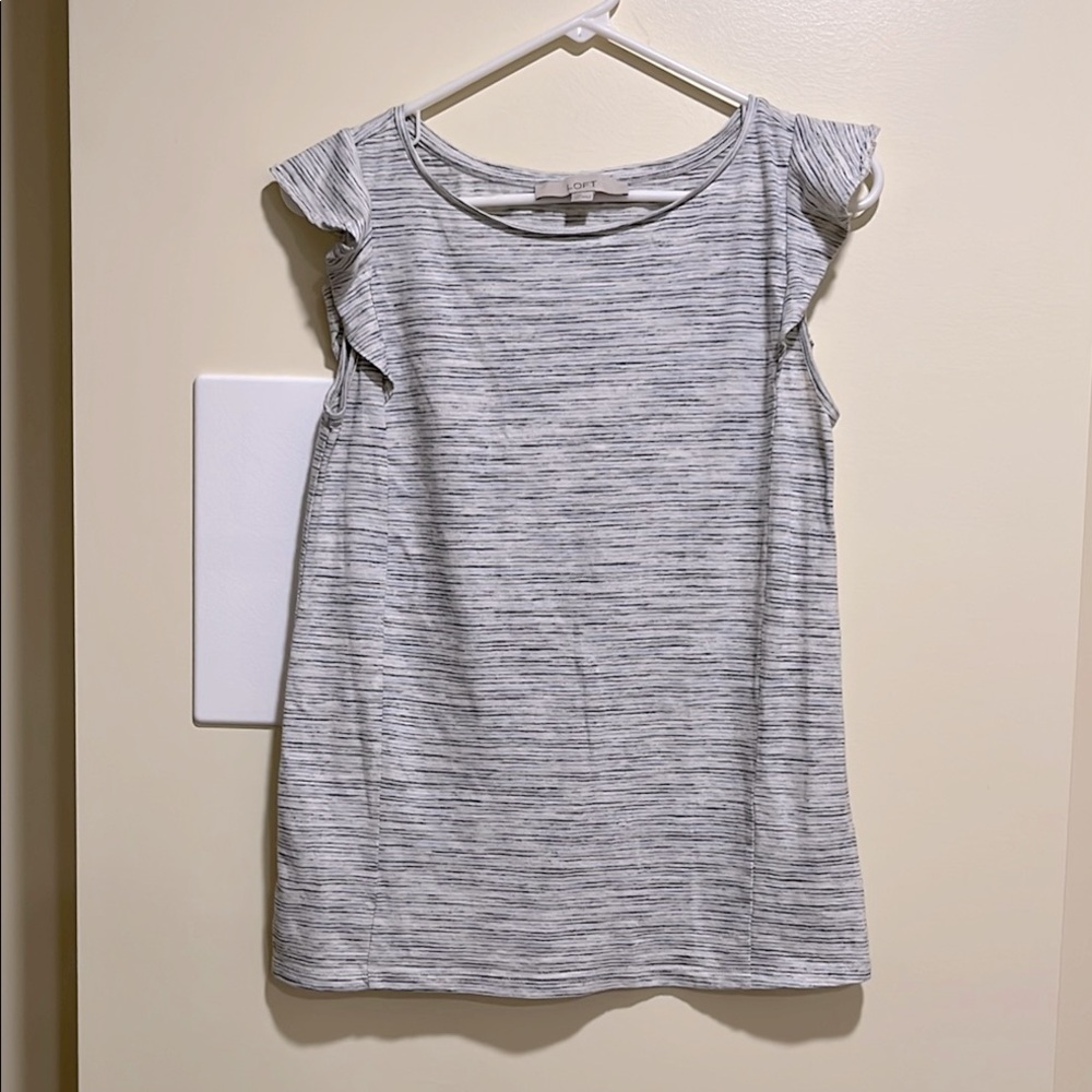 LOFT size XS flutter sleeve top